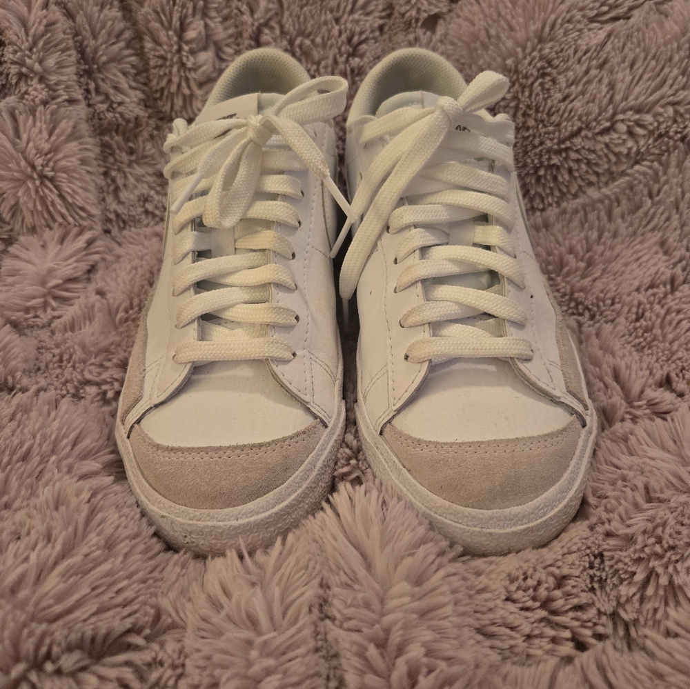 Nike Blazer Low '77 Vintage size 7y sneakers